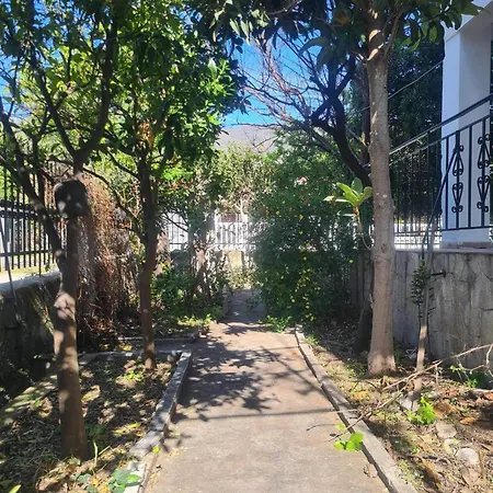 Sandys House 1 *